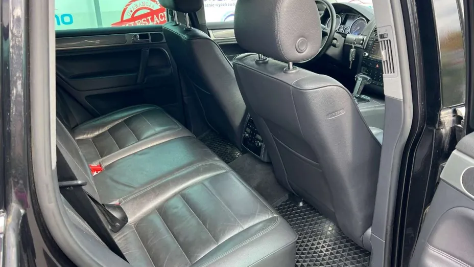 VOLKSWAGEN Touareg -
