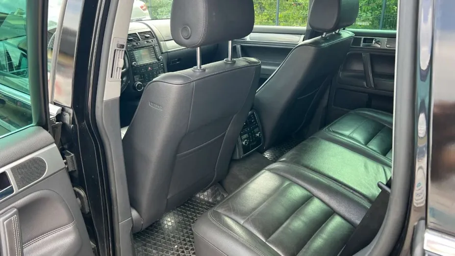 VOLKSWAGEN Touareg -