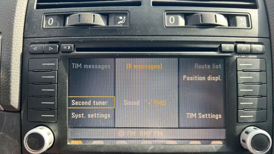 VOLKSWAGEN Touareg -