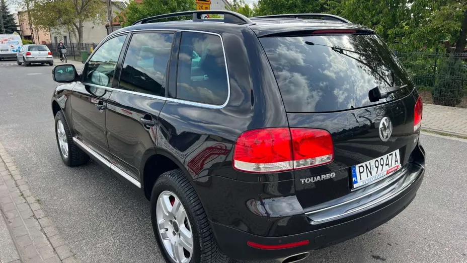 VOLKSWAGEN Touareg -