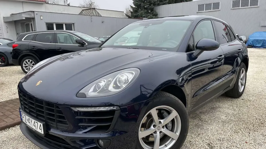 PORSCHE Macan -
