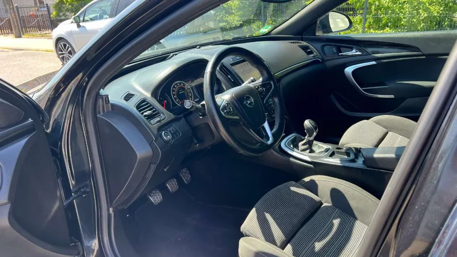 OPEL Insignia -