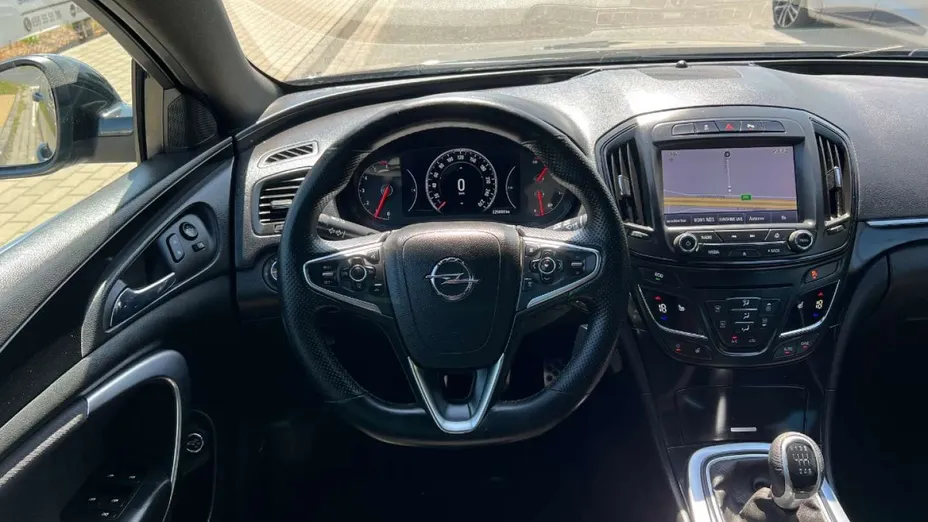 OPEL Insignia -