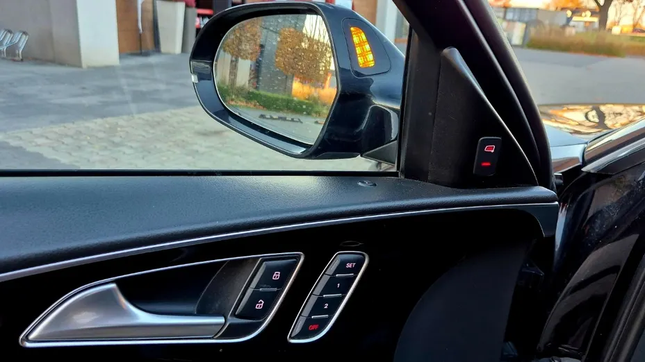 AUDI A6 -