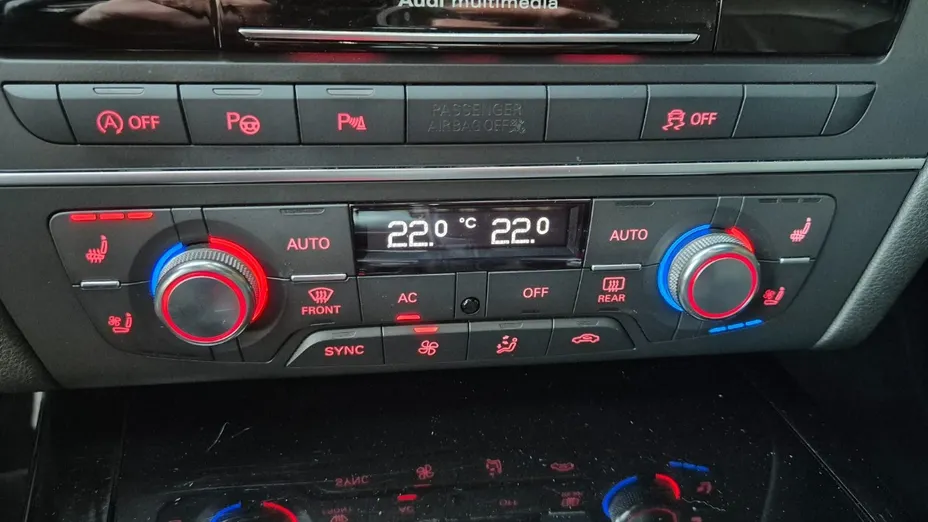 AUDI A6 -