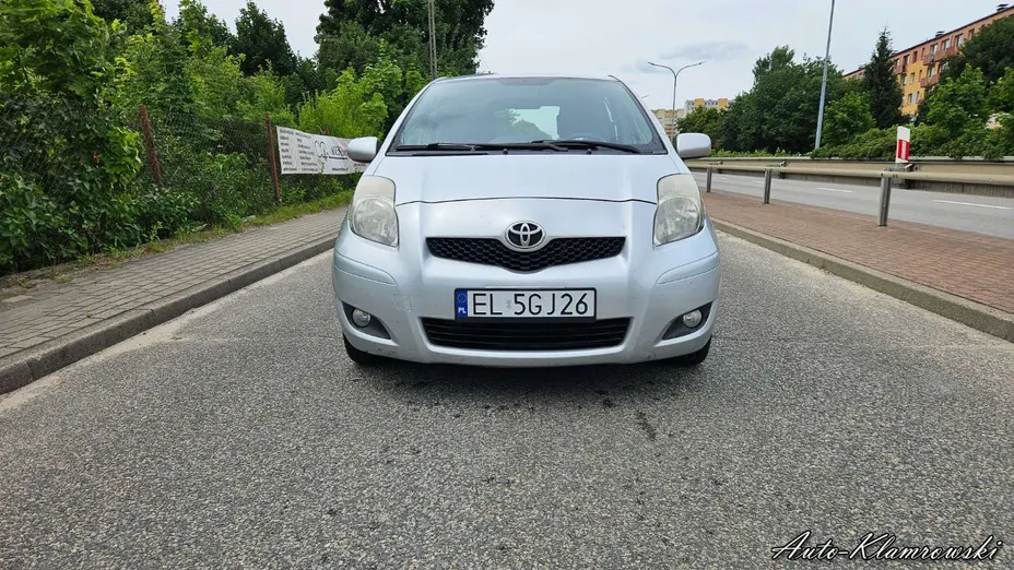 TOYOTA Yaris -