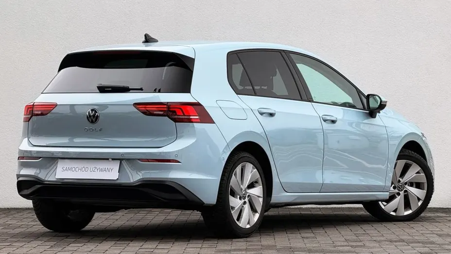 VOLKSWAGEN Golf -