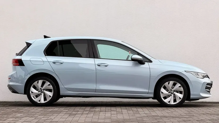 VOLKSWAGEN Golf -