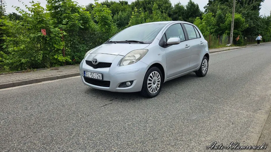 TOYOTA Yaris -