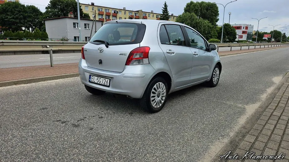 TOYOTA Yaris -