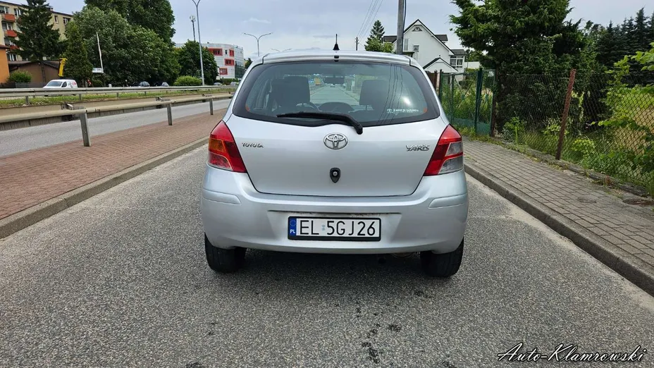 TOYOTA Yaris -