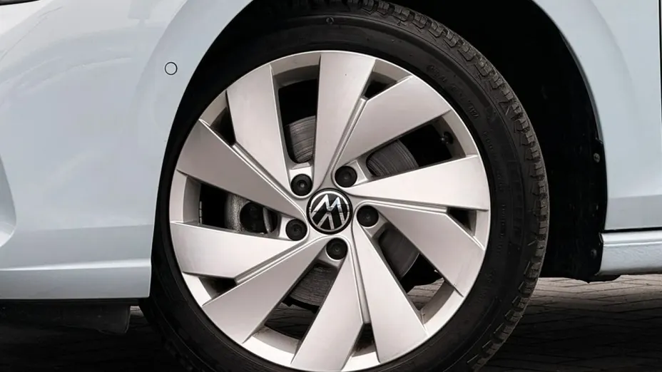 VOLKSWAGEN Golf -