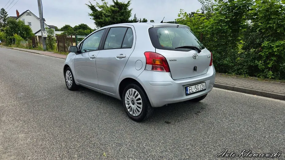 TOYOTA Yaris -