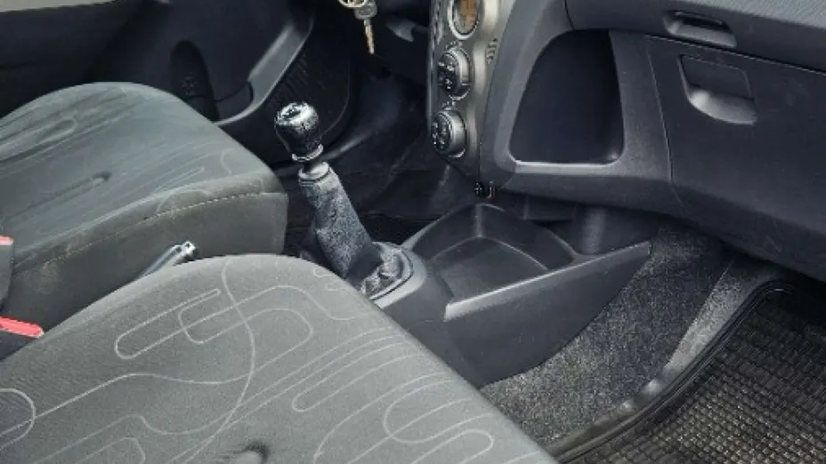 TOYOTA Yaris -
