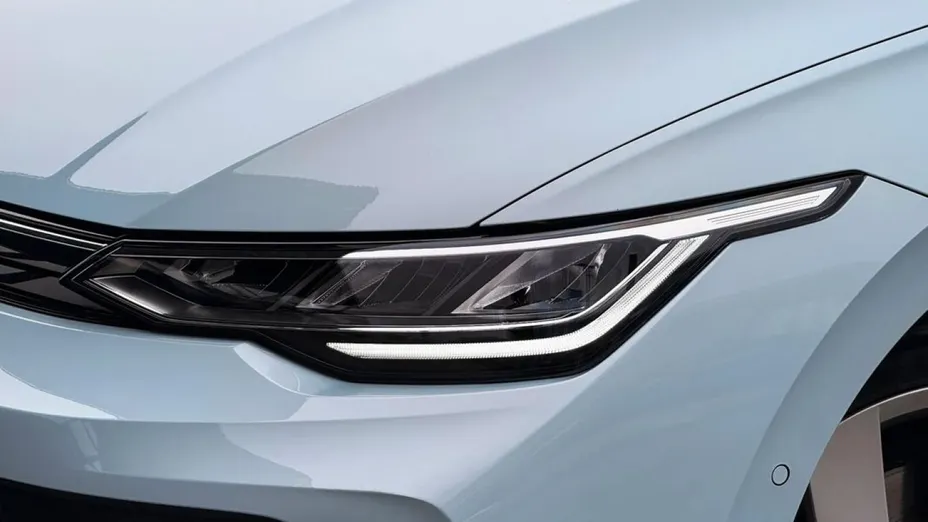 VOLKSWAGEN Golf -
