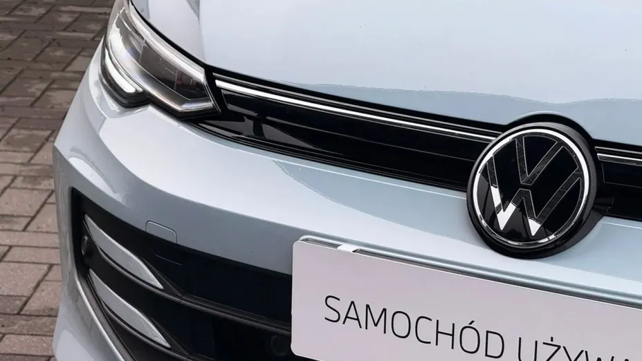 VOLKSWAGEN Golf -