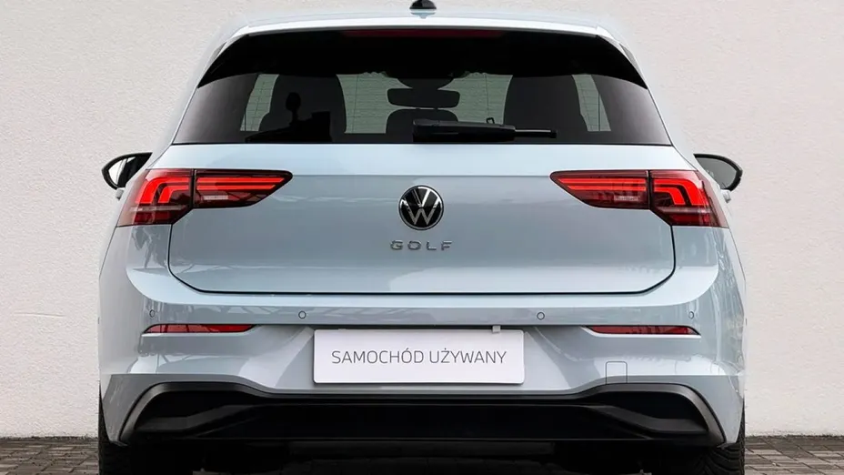 VOLKSWAGEN Golf -