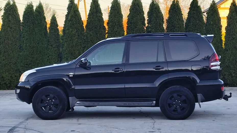 TOYOTA Land Cruiser -
