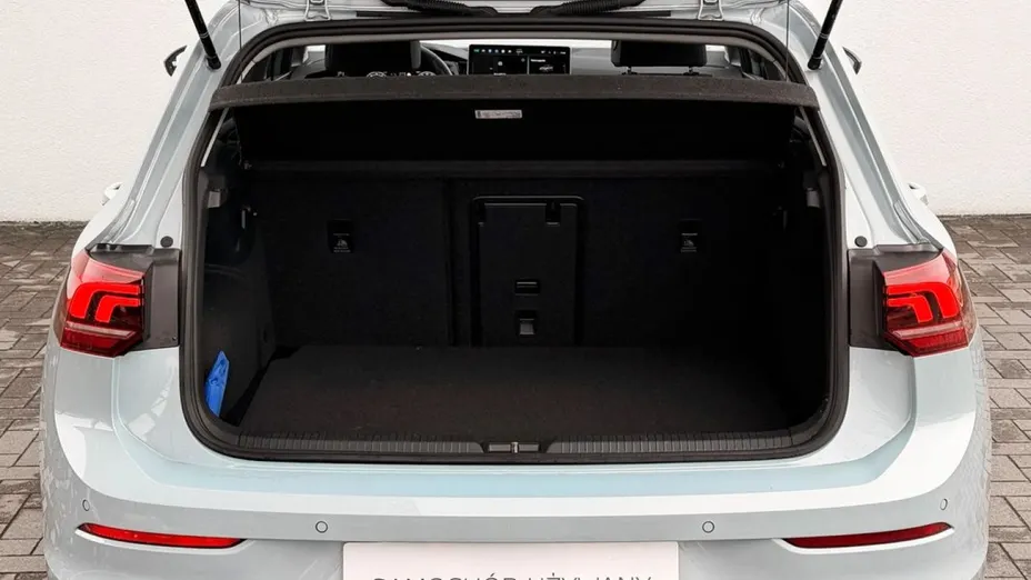 VOLKSWAGEN Golf -