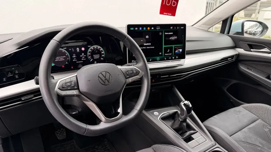 VOLKSWAGEN Golf -