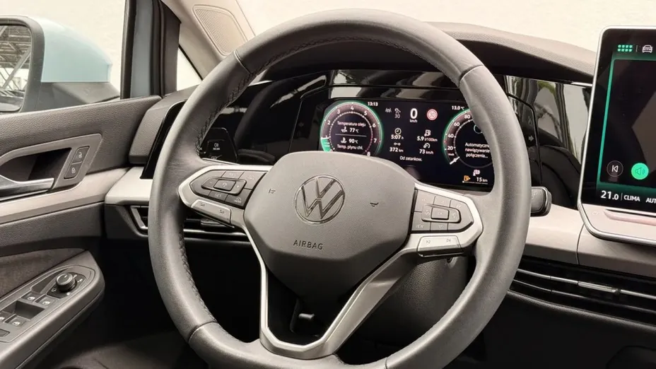 VOLKSWAGEN Golf -