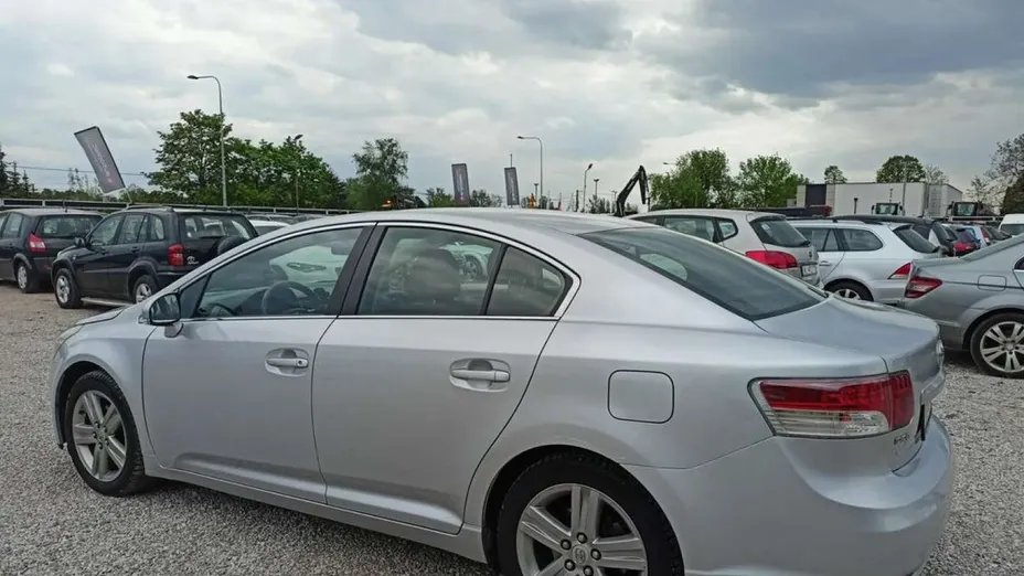 TOYOTA Avensis -