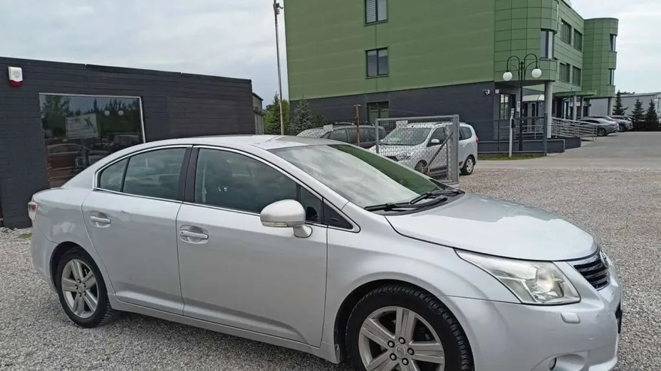 TOYOTA Avensis -