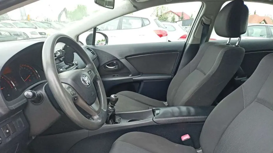 TOYOTA Avensis -