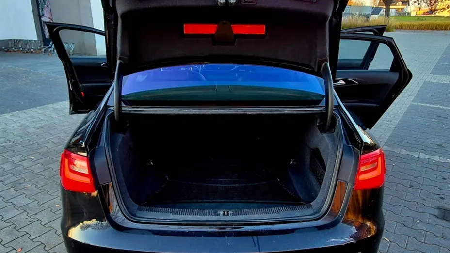 AUDI A6 -