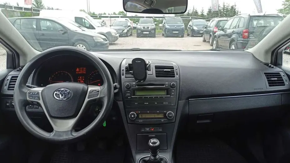 TOYOTA Avensis -