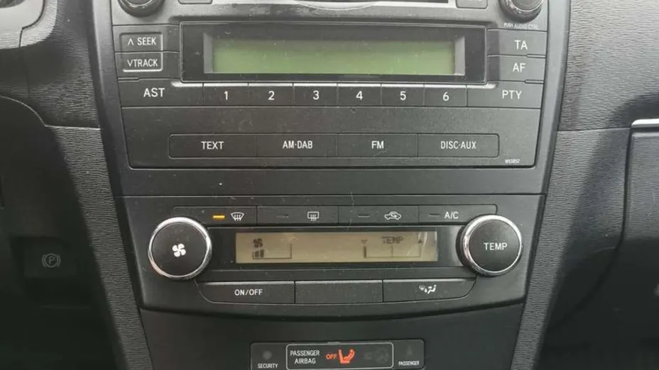 TOYOTA Avensis -