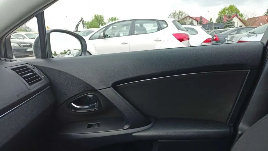 TOYOTA Avensis -