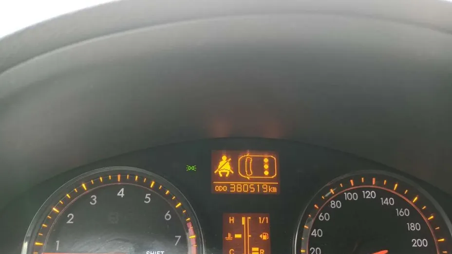 TOYOTA Avensis -