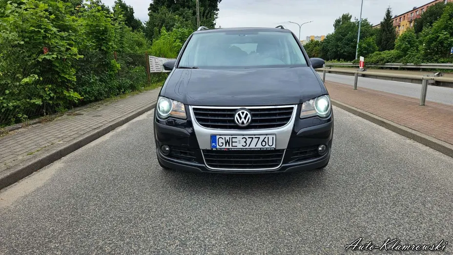 VOLKSWAGEN Touran -