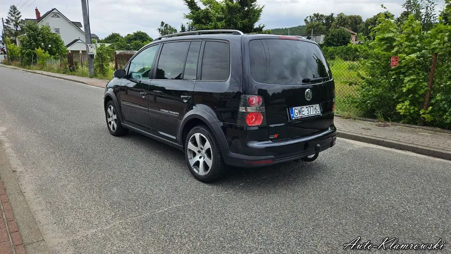 VOLKSWAGEN Touran -