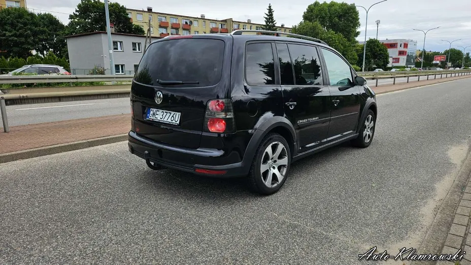 VOLKSWAGEN Touran -