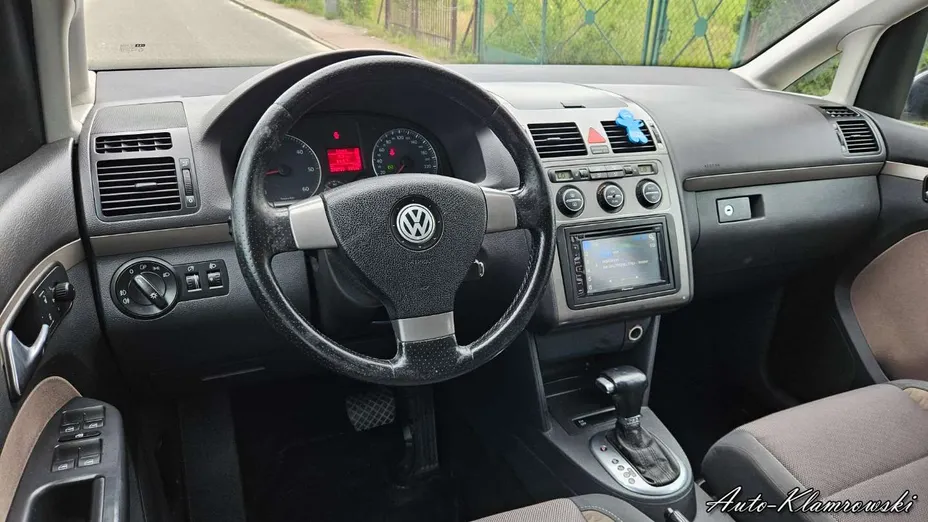 VOLKSWAGEN Touran -