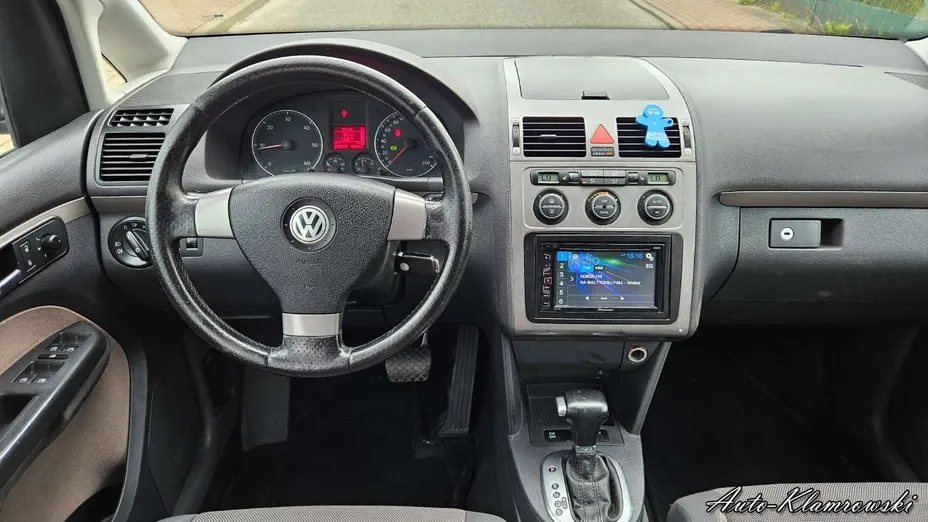 VOLKSWAGEN Touran -
