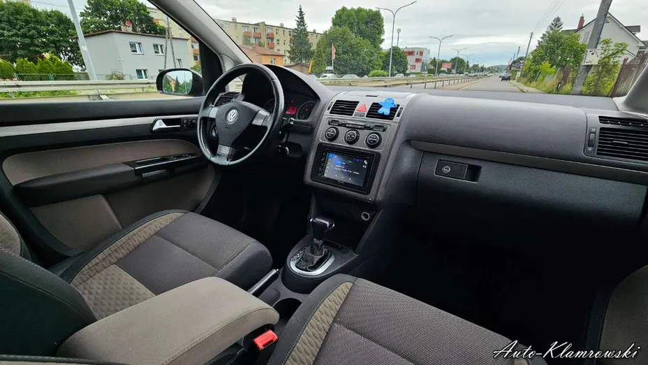 VOLKSWAGEN Touran -