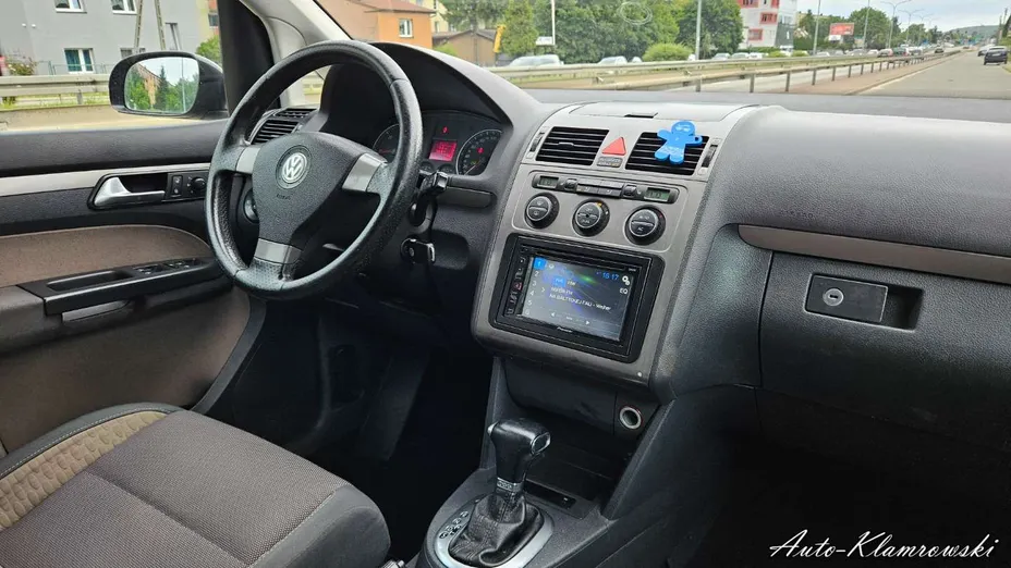 VOLKSWAGEN Touran -