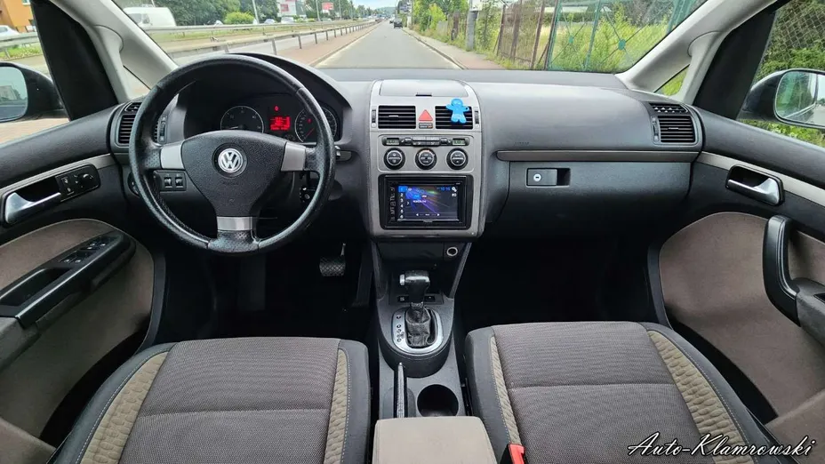 VOLKSWAGEN Touran -