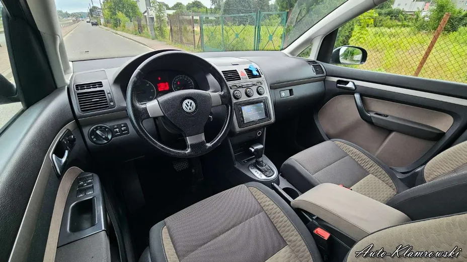 VOLKSWAGEN Touran -