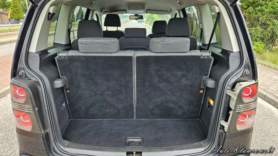 VOLKSWAGEN Touran -