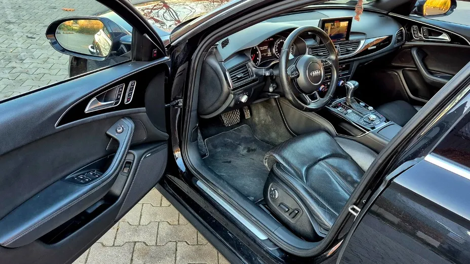 AUDI A6 -