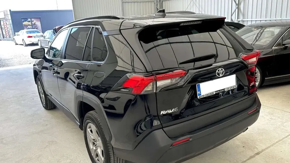 TOYOTA RAV4 -