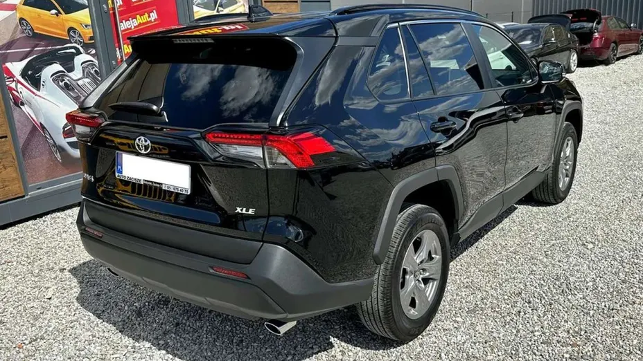 TOYOTA RAV4 -