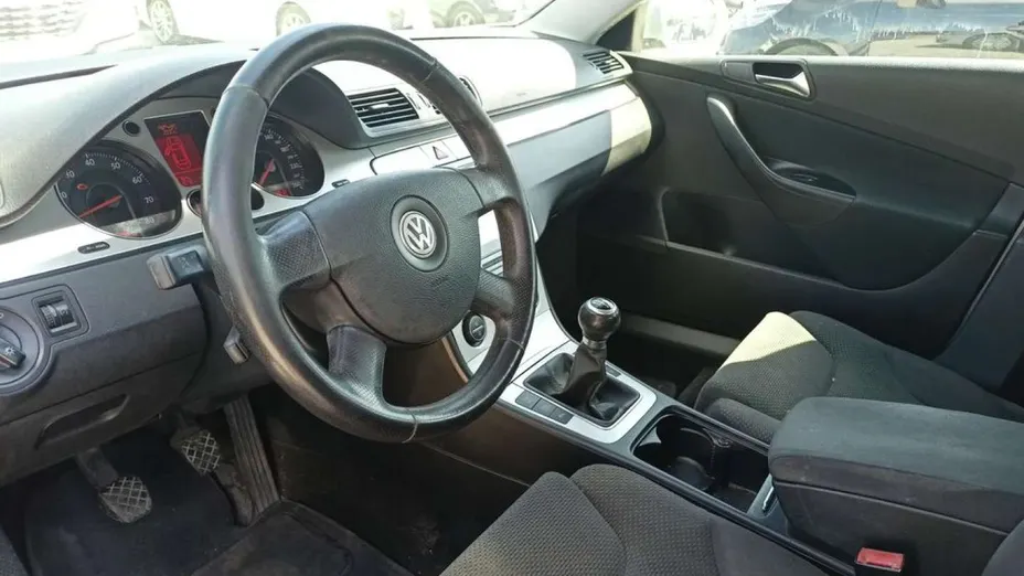 VOLKSWAGEN Passat -
