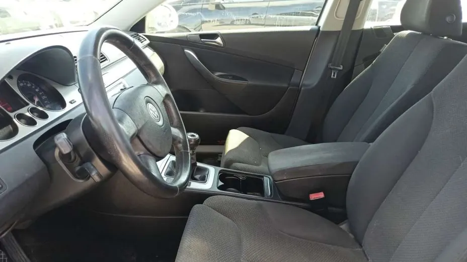 VOLKSWAGEN Passat -