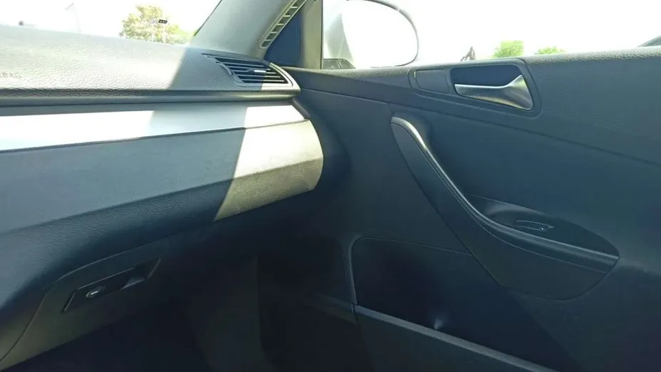 VOLKSWAGEN Passat -