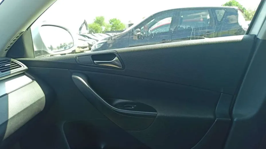 VOLKSWAGEN Passat -